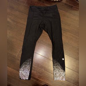 Lululemon 7/8 leggings with reflecting bottom size 6